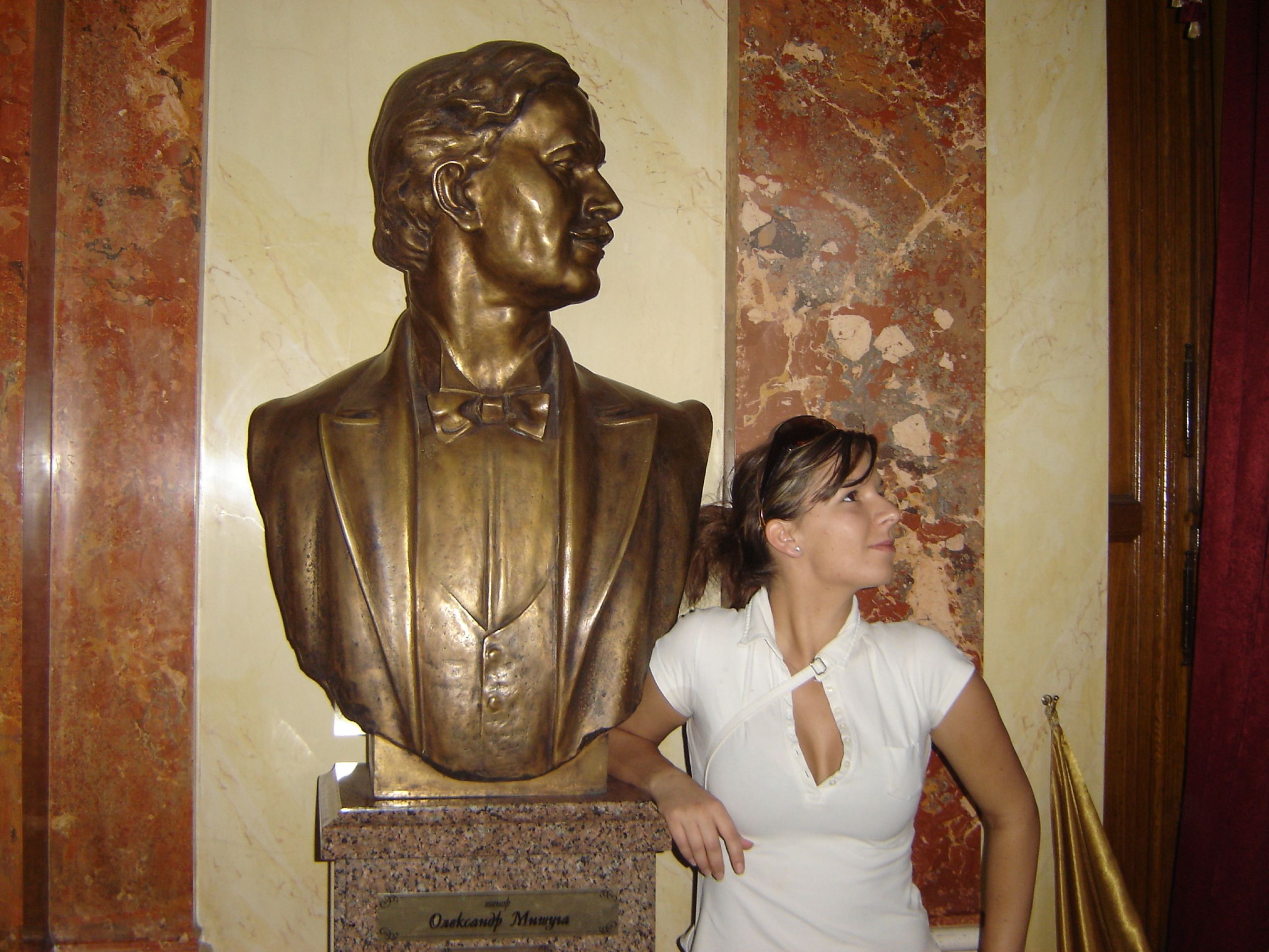 LWÓW, panorama miasta, kobieta z kapeluszem, hero event