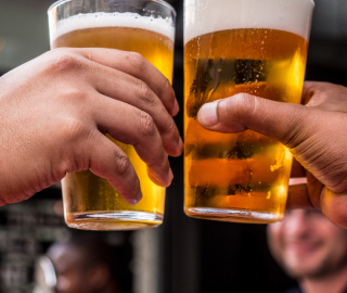 piwo, toast, strefa kibica, organizacja wydarzeń sportowych , hero event